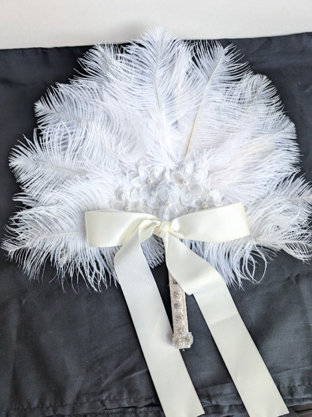 Vintage Style Bridal Feather Bouquet 1920s Ostrich Feather Fan - Picture 6 of 12